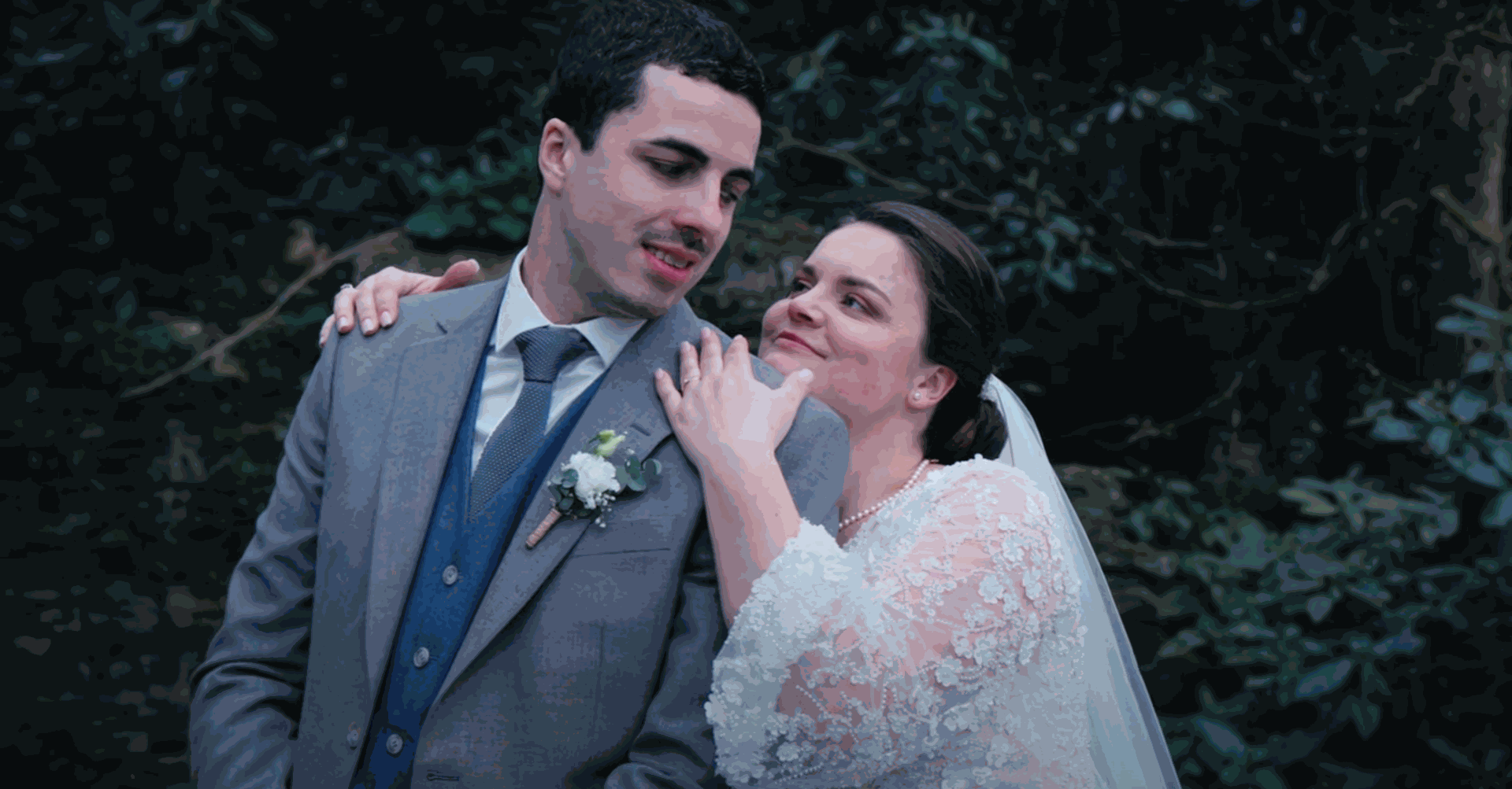 Camille & Baptiste, couple de marié en bretagne au château de la Rouërie, vidéo de mariage par le pixel parfait, vidéaste à Saint-Malo